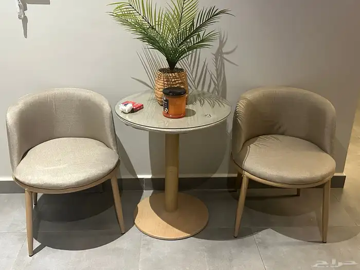 طاوله وكرسين 1