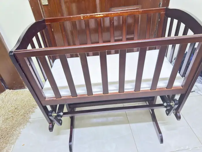سرير أطفال بحالة جيدة 0