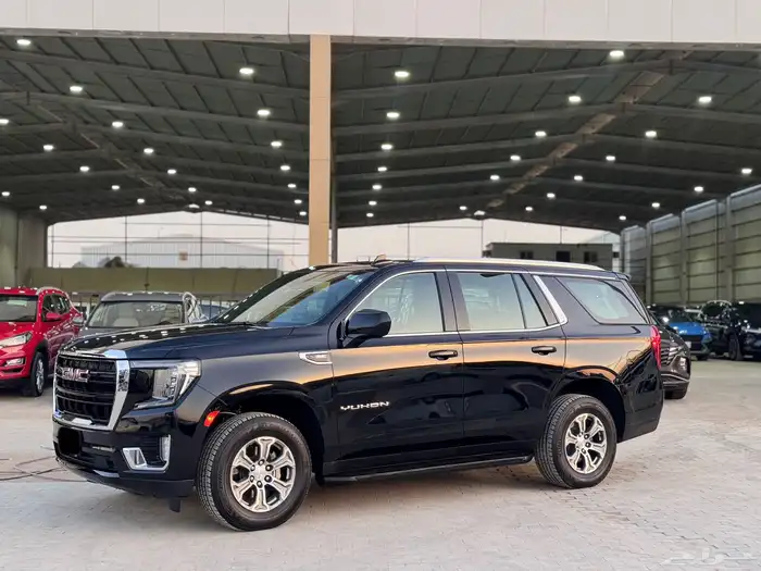 جي ام سي يوكن 2023 اسود 1