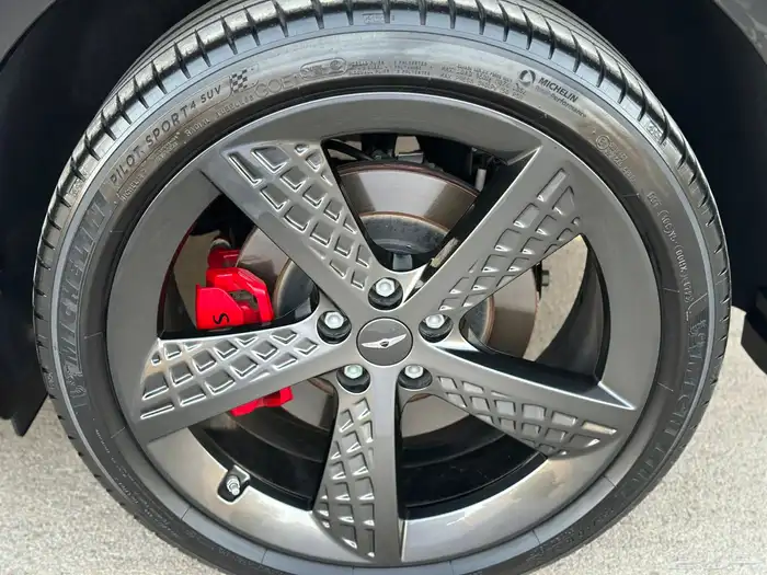 جنسس GV70 فل كامل 6 سلندر ماشيه 59 الف بدي وكاله 12