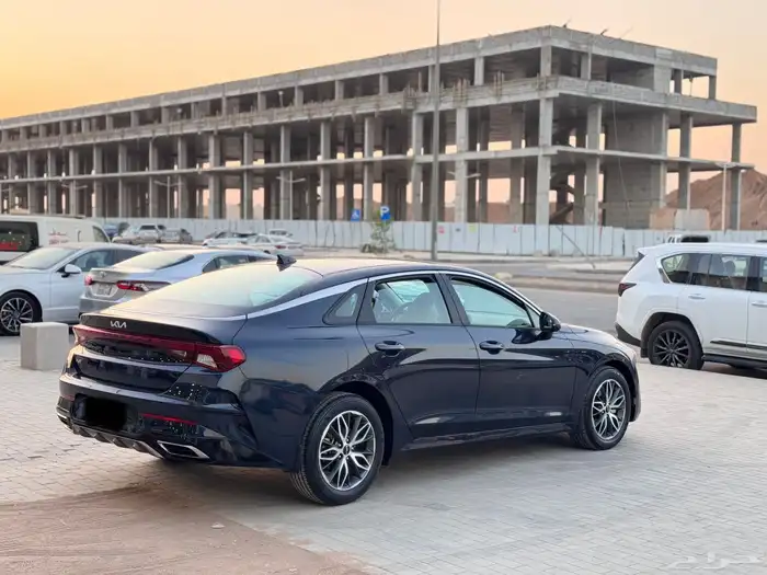 كيا K5 2022 ازرق غامق 8