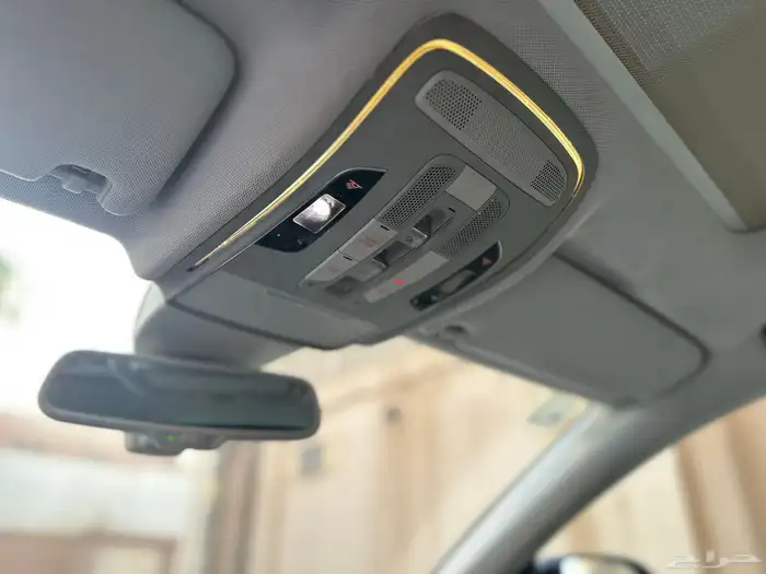 اودي مخزن ممشى قليل جدا A8 2012 23