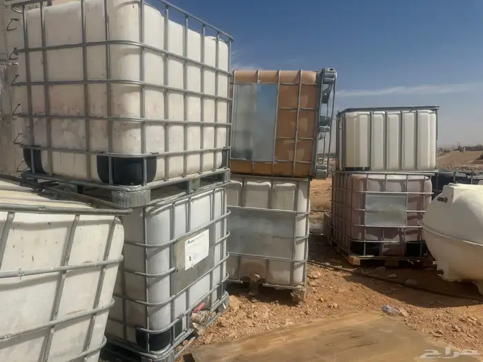 خزانات مع القواعد وحمامات حديد وفايبر للمخيمات للبيع 0