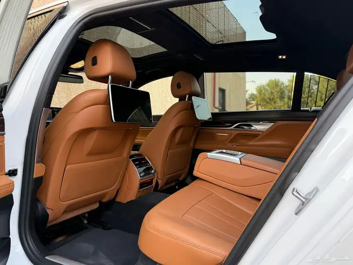 بي ام دبليو Li730 2020 32