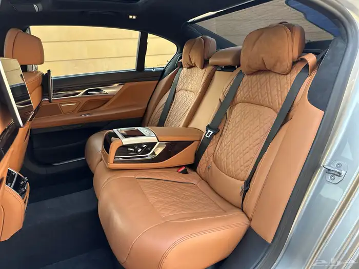 بي ام 740iL 2021 ضمان وصيانه 32