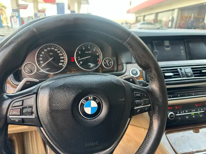 بي ام دبليو الفئه الخامسة 2011 18