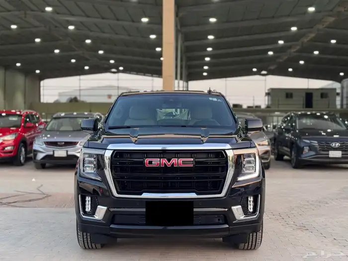 جي ام سي يوكن 2023 اسود 3