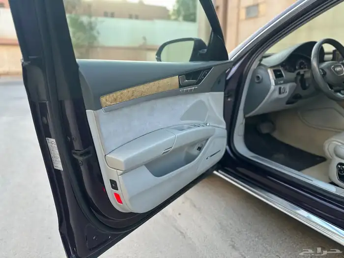 اودي مخزن ممشى قليل جدا A8 2012 8