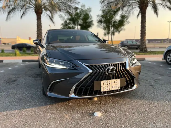 2023 لكزس ES350 DD فل كامل سعودي 5