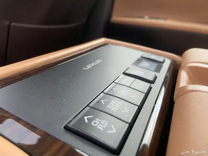 لكزس اي اس2017 مخزن تم البيع 3