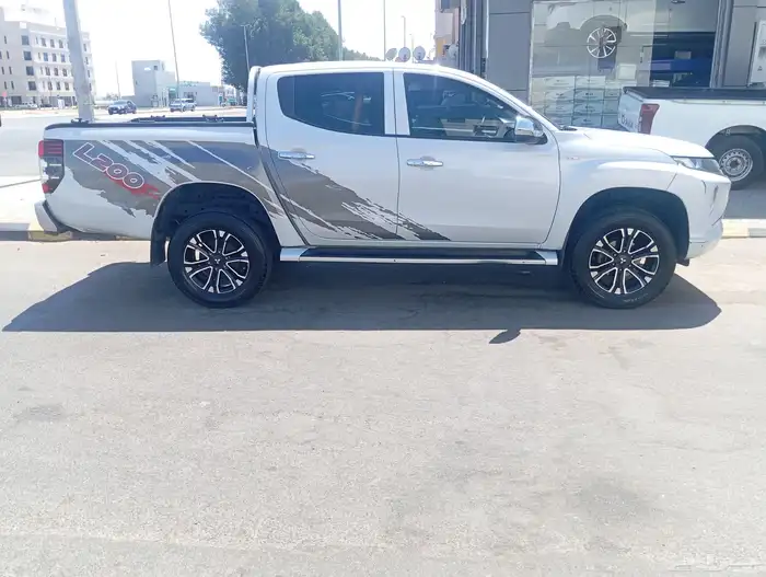 مستبوشي L200 4