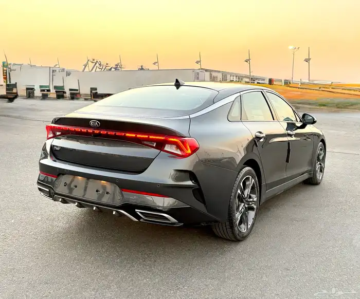 كيا K5 بنورما 2020 فل كامل داخل جملي بحالة الوكاله للبيع 5