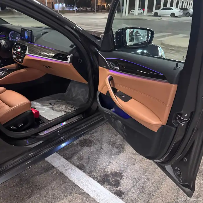 بي ام دبليو 520i 2020 نظيف 22