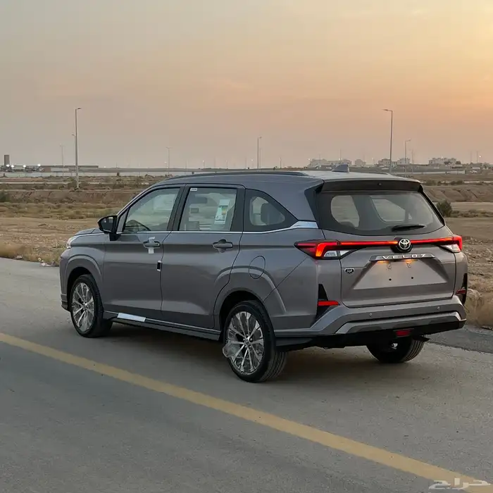 تويوتا فيلوز GLX 2025 1