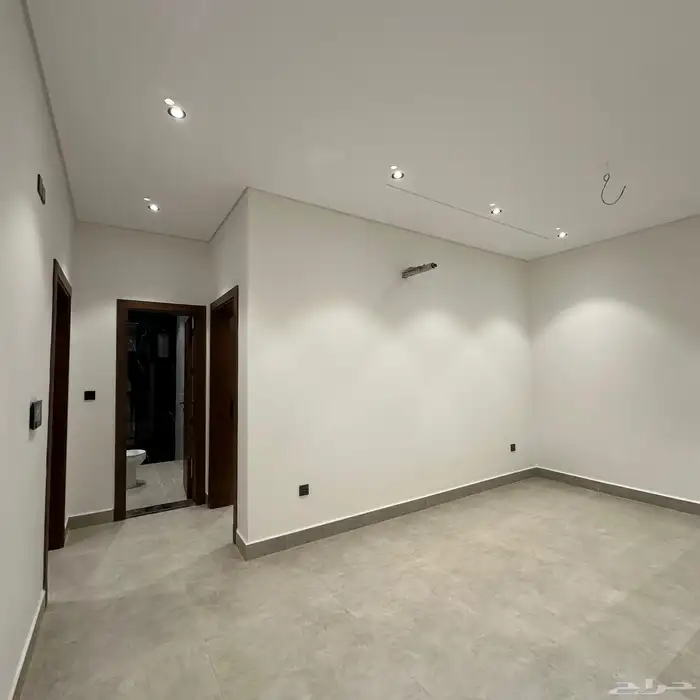 شقة فاخرة للبيع .. حي السلامه 2 3