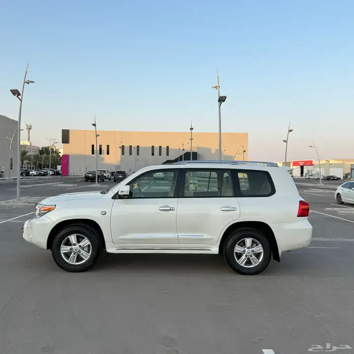 لاندكروزر 7