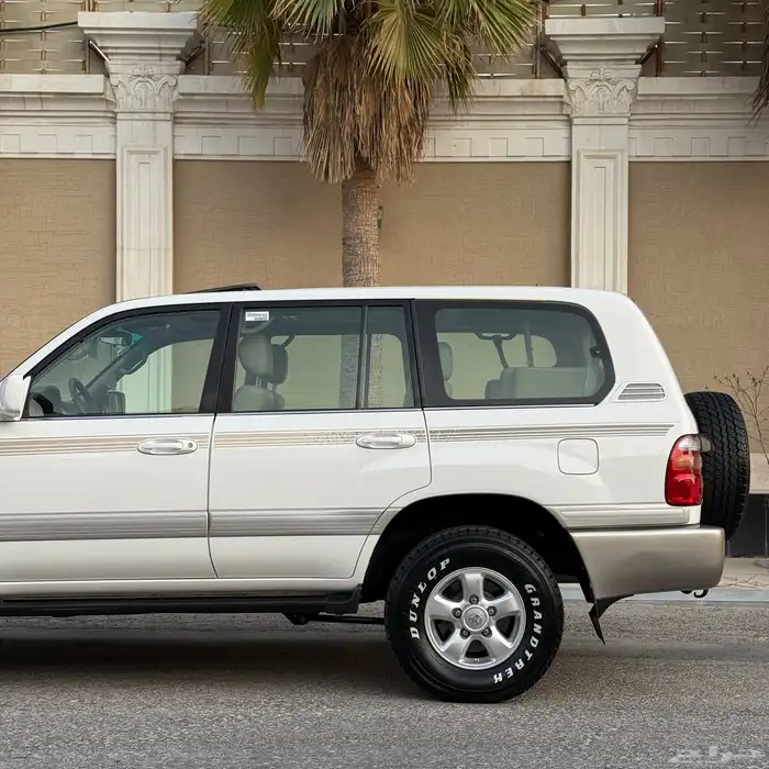 لاندكروزر VXR فكسار قير عادي اساس فل ( وكالة ) 22