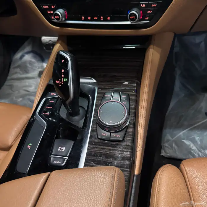 بي ام دبليو 520i 2020 نظيف 26