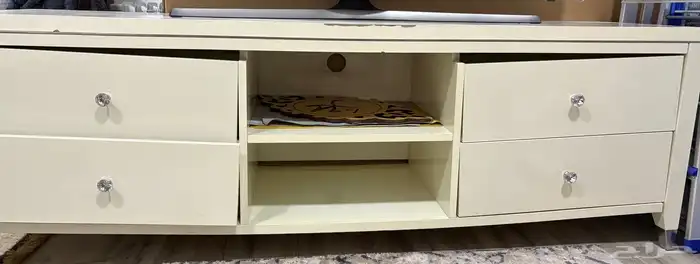 طاولة تلفزيون هوم سنتر 1