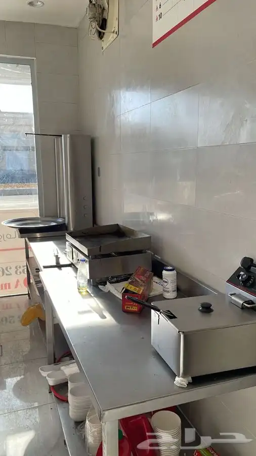 محل شاورما للتقبيل 1