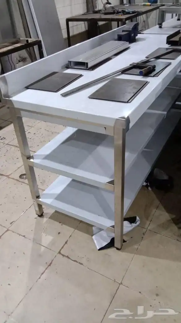 طاولة ستانلس ستيل 0