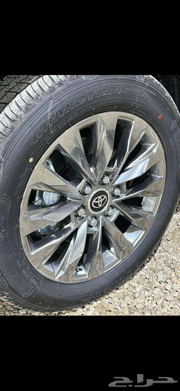 تويوتا جكسار L4 موديل 2025 رمادي أو ذهبي غامق بطاقة جمركية 11