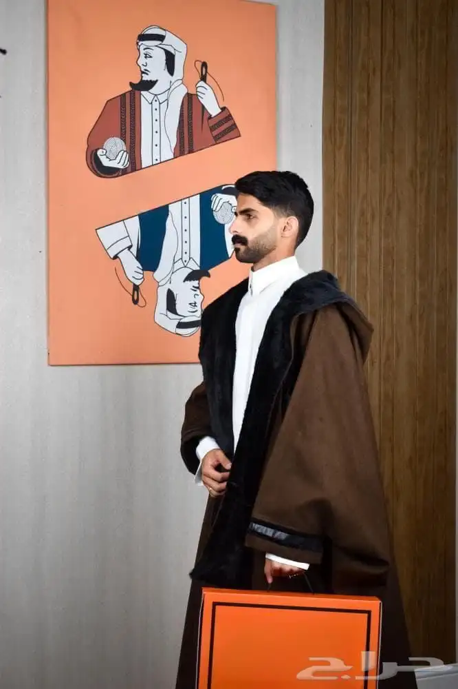 فروه قماش جوخ مبطن بفرو اسود ناعم . 1