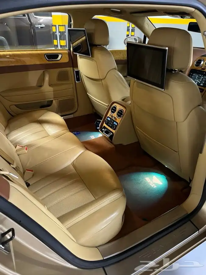 للبيع بنتلي مخزن 2006 16