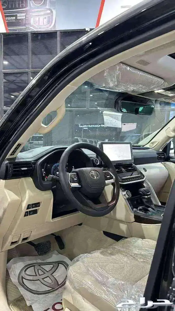تويوتا لاندكروزر GXR L5 فل كامل وارد الساير 2025 1