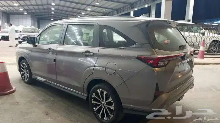 تويوتا فيلوز 2025 GLX فل كامل 6