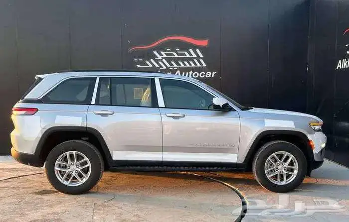 جيب جراند شيروكي لاريدو 2025 لدى الخضر للسيارات 3