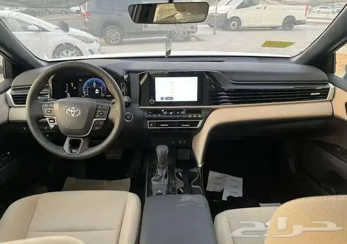 تويوتا كامري LE بنزين 2025 18