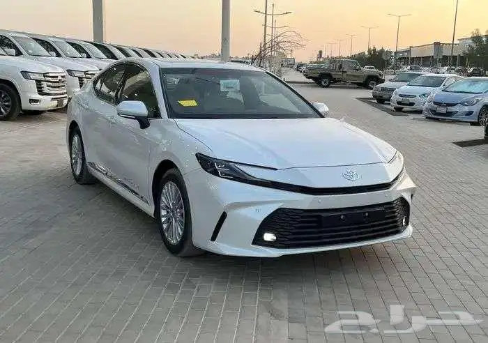 تويوتا كامري LE بنزين 2025 11