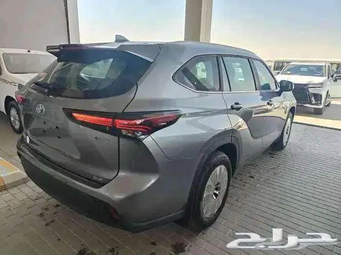 تويوتا هايلاندر GLE 2025 نص فل 4