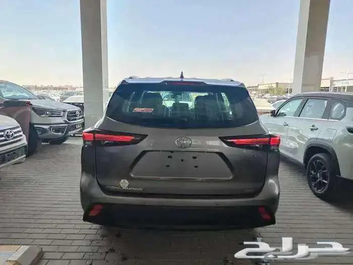 تويوتا هايلاندر GLE 2025 نص فل 5