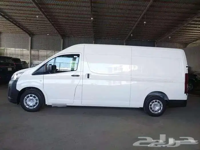 ايس بضاعة سقف عالي قير اتوماتيك ديزل 2.8 2025 4