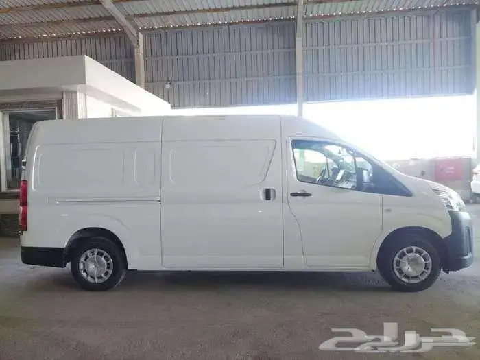 ايس بضاعة سقف عالي قير اتوماتيك ديزل 2.8 2025 5