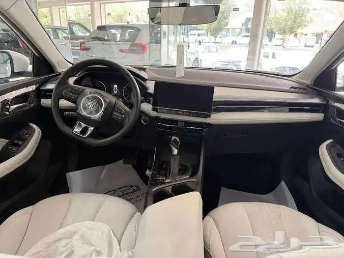 ام جي 5 استاندر الشكل الجديد والقديم موديل 2025 3