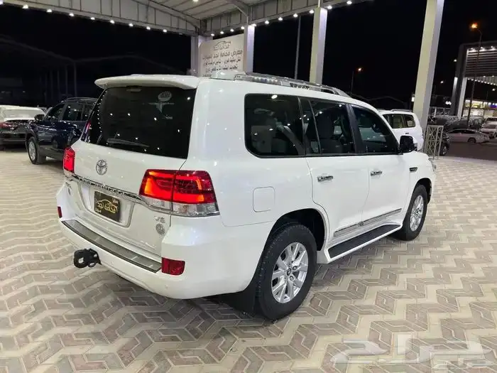 تويوتا لاندكروزر 2021 وارد الساير ماشي 64 الف قمة فالنظافة 5