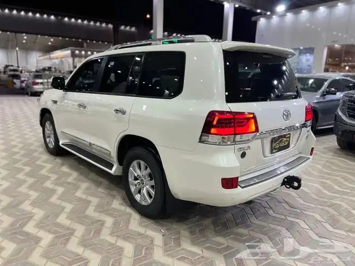 تويوتا لاندكروزر 2021 وارد الساير ماشي 64 الف قمة فالنظافة 3