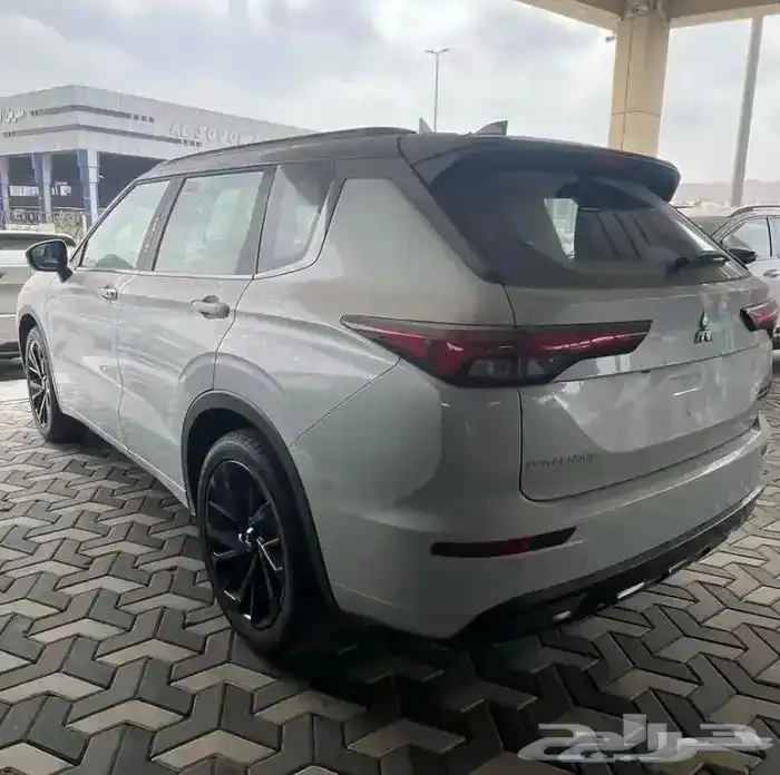 ميتسوبيشي اوتلاندر 2025 بلاك ايدشن فل كامل 2