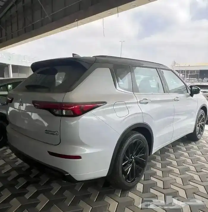 ميتسوبيشي اوتلاندر 2025 بلاك ايدشن فل كامل 1