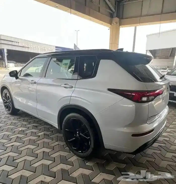 ميتسوبيشي اوتلاندر 2025 بلاك ايدشن فل كامل 4