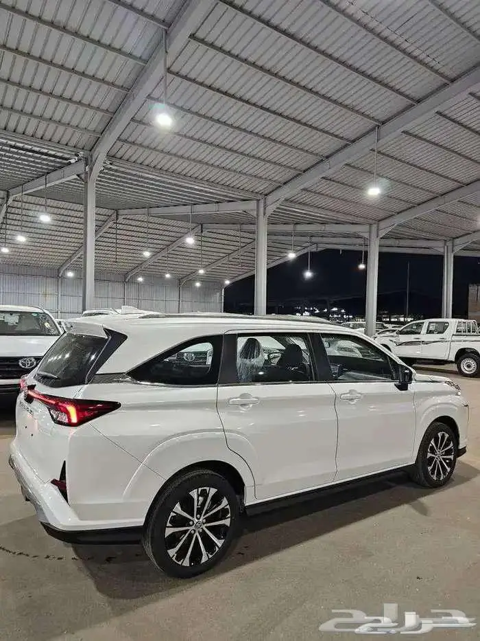 تويوتا فيلوز GLX 2025 عرض خاص كاش وبنك 5