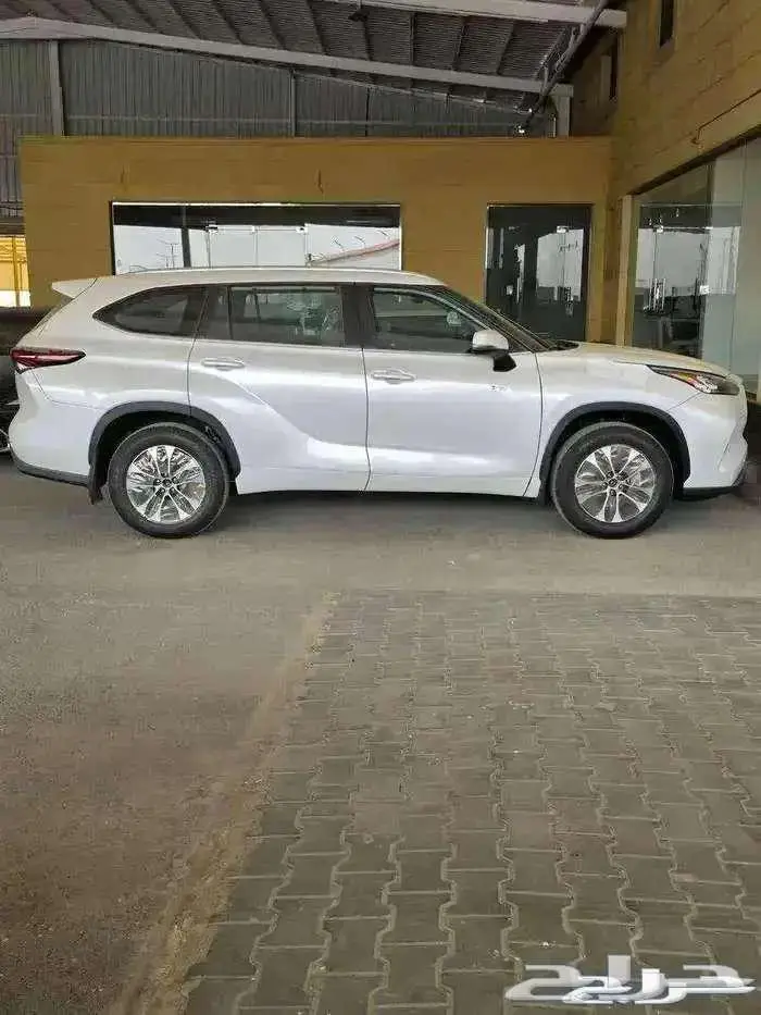 تويوتا هايلاندر GLE وستاندر دبل و بدون دبل 2025 1