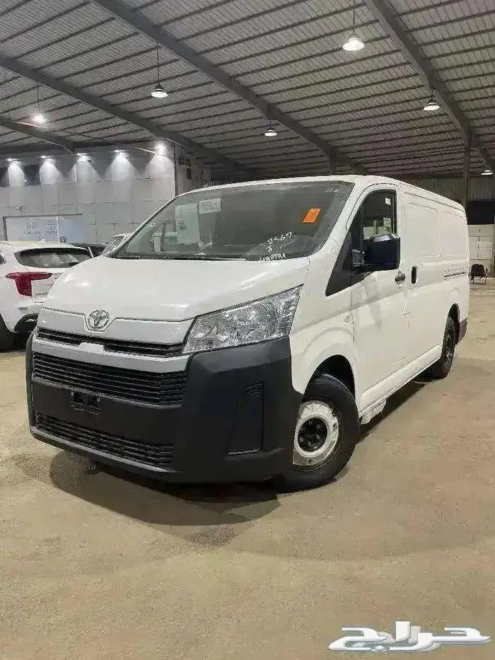 تويوتا باص فان سقف منخفض 0