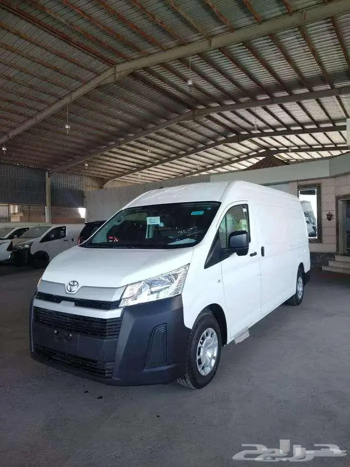 ايس بضاعة سقف عالي قير اتوماتيك ديزل 2.8 2025 2