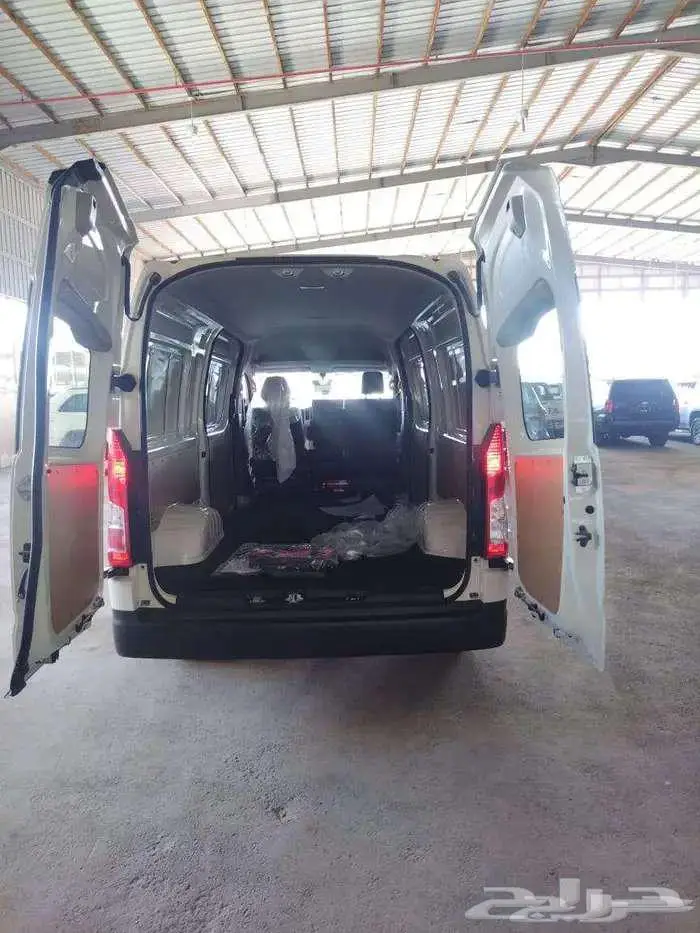 ايس بضاعة سقف عالي قير اتوماتيك ديزل 2.8 2025 10