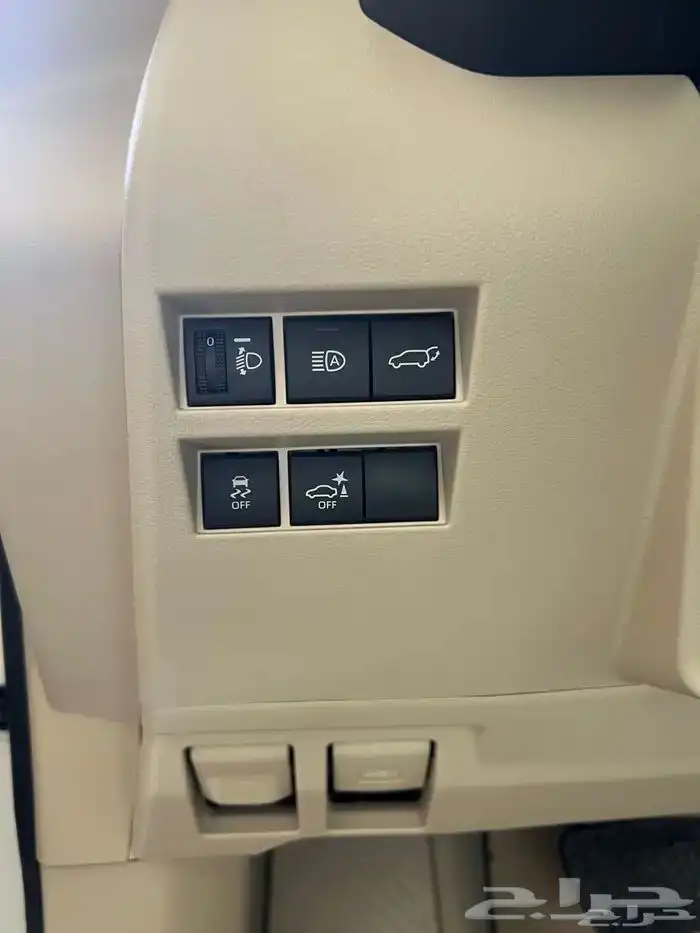 تايوتا لاندكروزر GXR L5 بريمي 2025 فل كامل 10