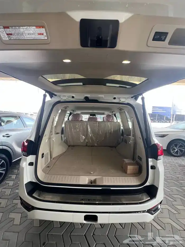 تايوتا لاندكروزر GXR L5 بريمي 2025 فل كامل 6